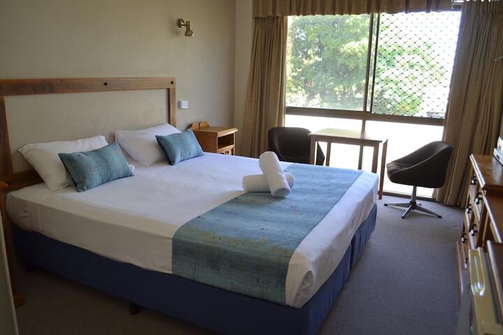 Room 6 of 27