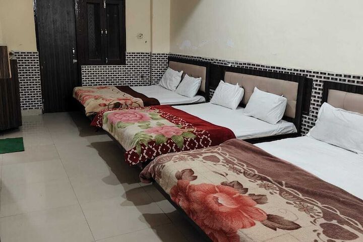 Room 4 of 16