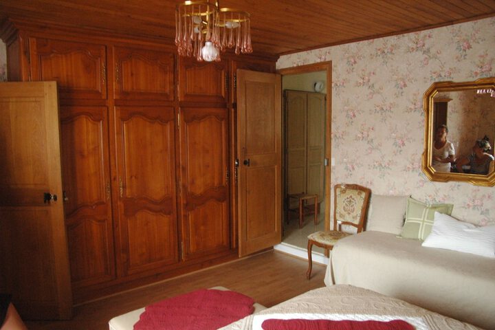 Room 4 of 37