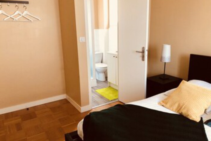 Room 3 of 25