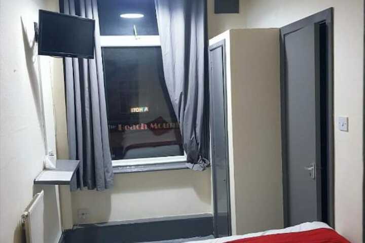 Room 7 of 39