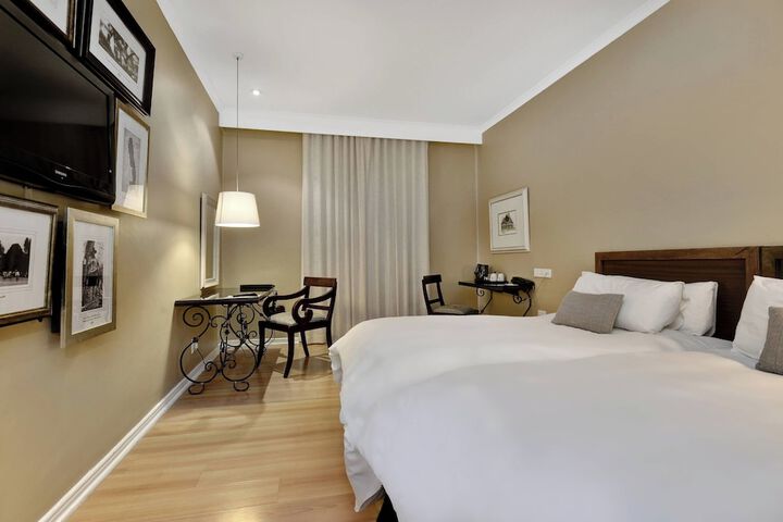 Room 6 of 42