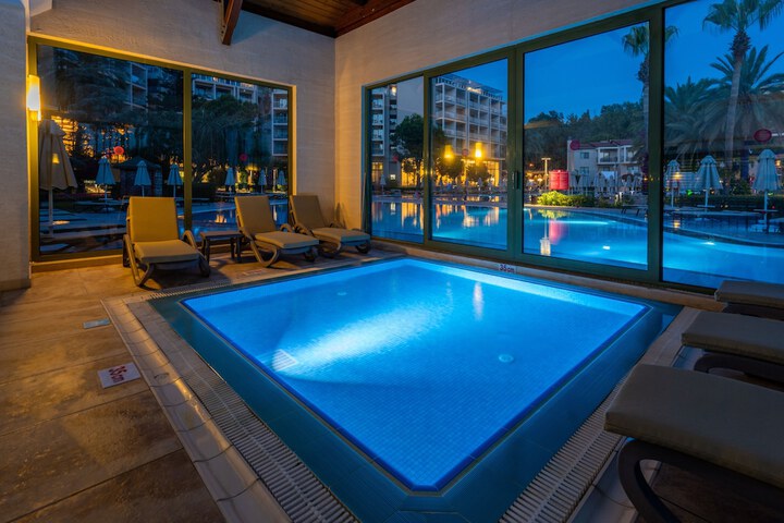Pool 80 of 242
