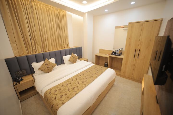 Room 46 of 103