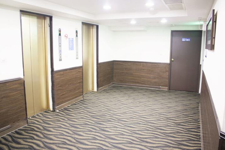 Ballroom/Hall 46 of 49