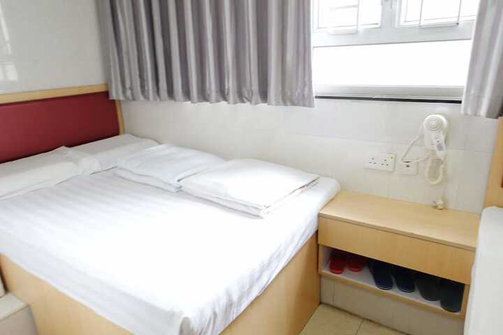 Room 11 of 34
