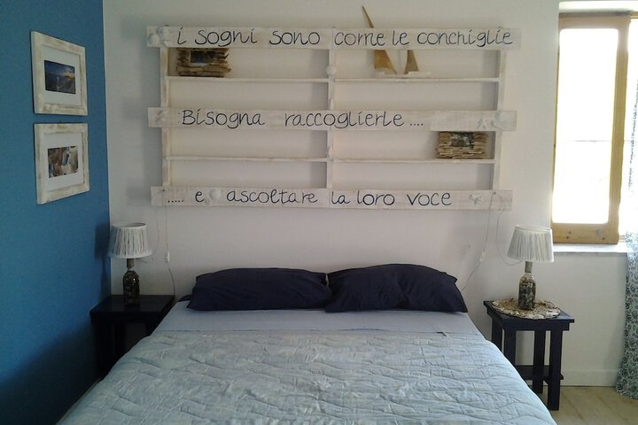 Room 5 of 11