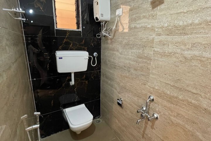 Room 4 of 6