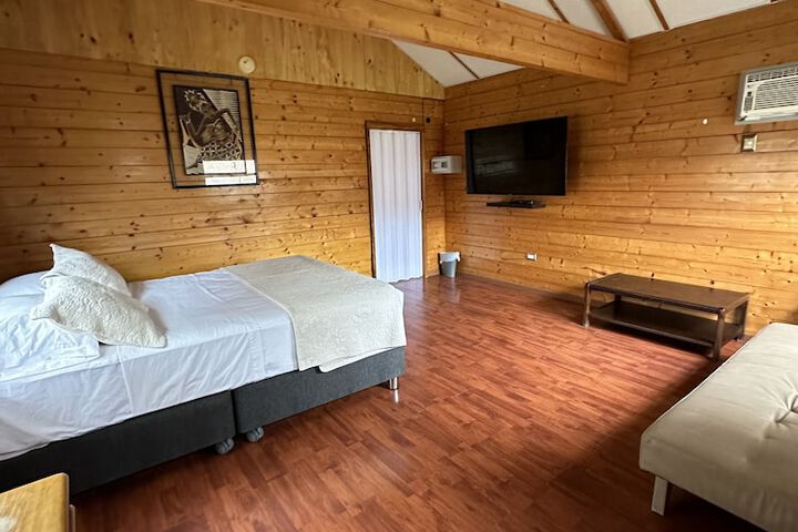Room 4 of 63