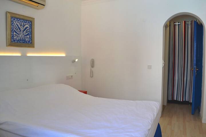 Room 11 of 144