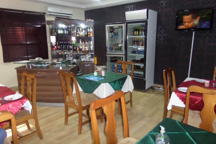 Dining 36 of 39