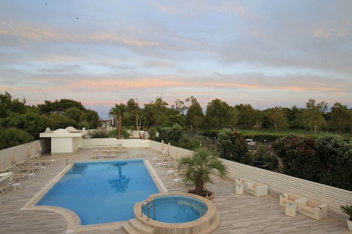 Pool Hotel