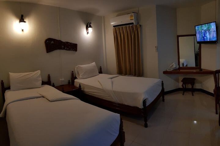 Room 11 of 33
