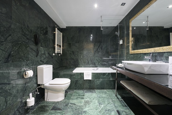 Room 16 of 46
