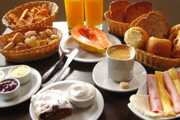 Breakfast/Coffee Service 13 of 86