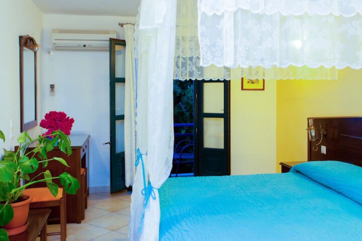 Room 14 of 108