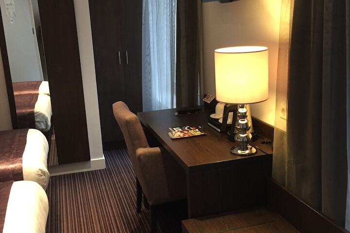 Room 5 of 40