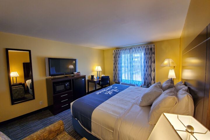 1 King Bed (9 of 14)