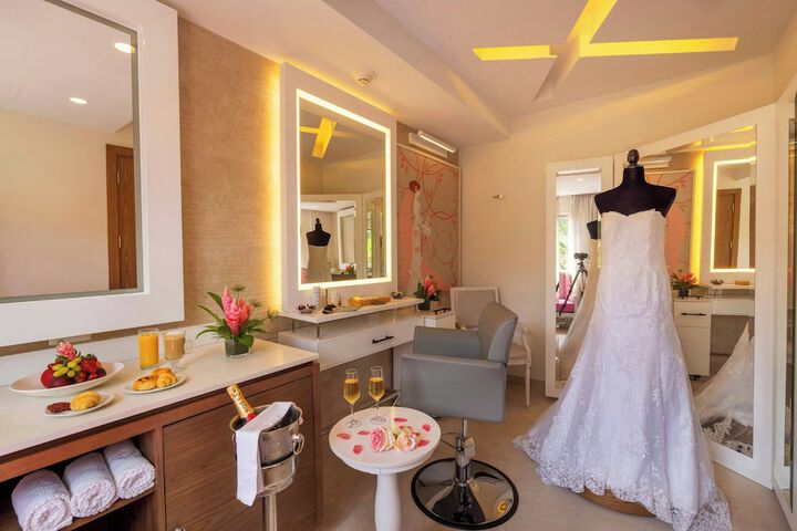 Ballroom/Hall 207 of 255