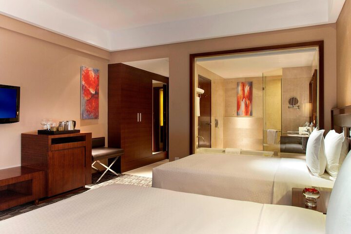 Room 7 of 33