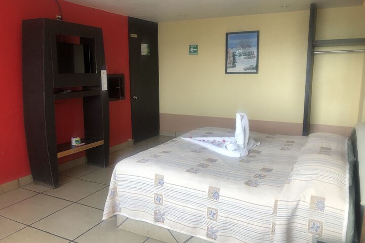 Room 5 of 9