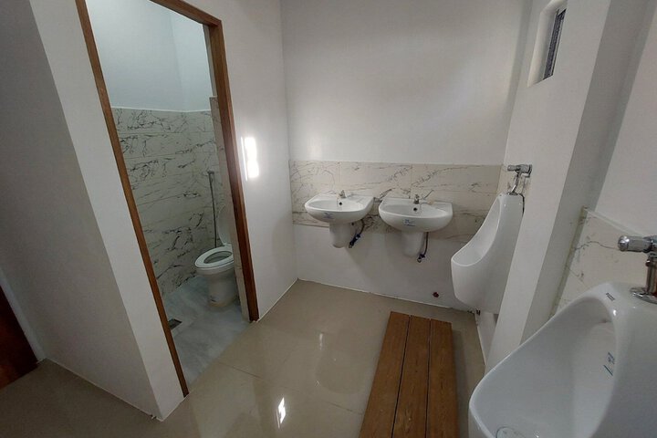 Room 12 of 33