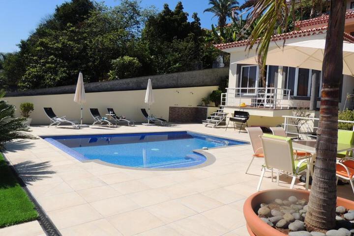 Studio Flat with Pool