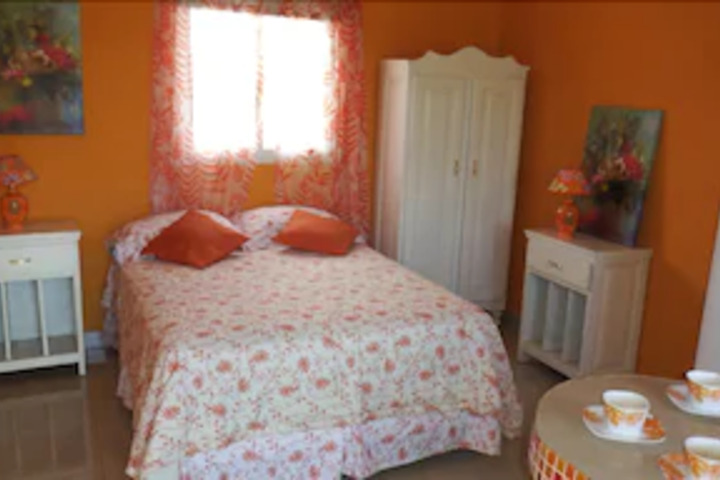 Room 6 of 9