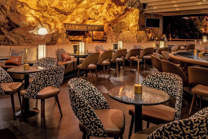 Lounge 97 of 115