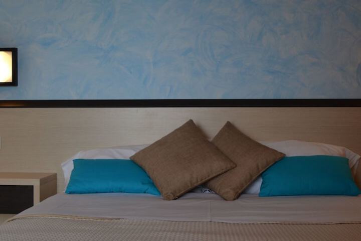 Room 10 of 34