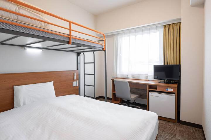 Room 7 of 25