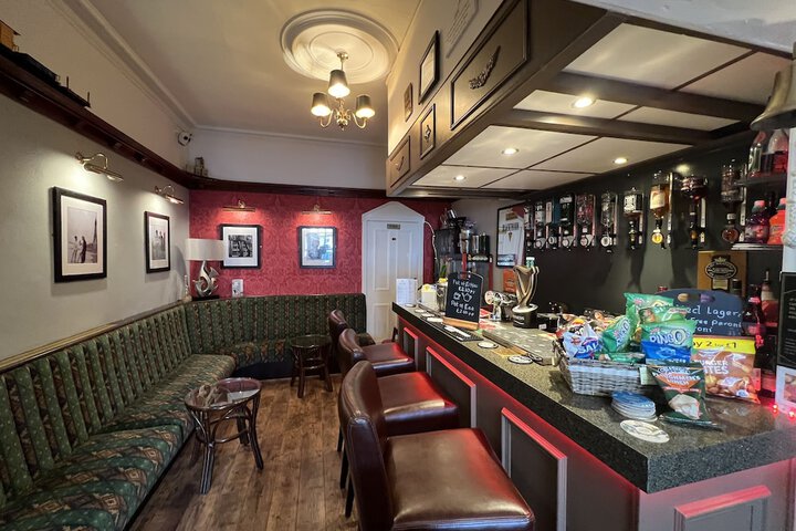 Lounge 41 of 48