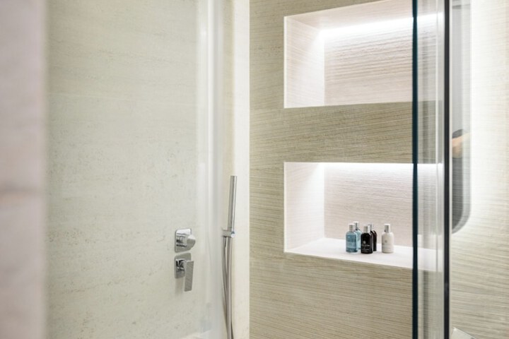 Room 43 of 64