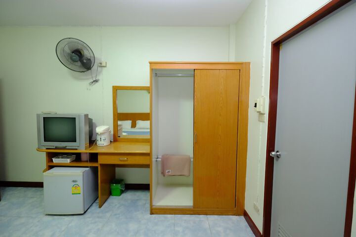 Room 12 of 19