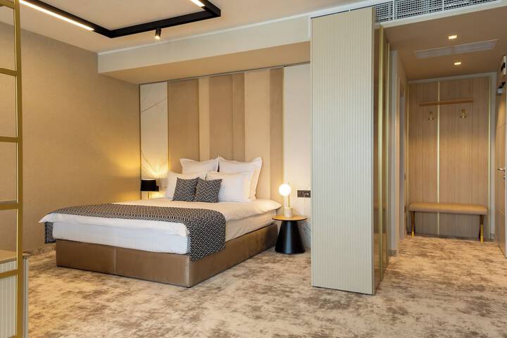 Room 7 of 37