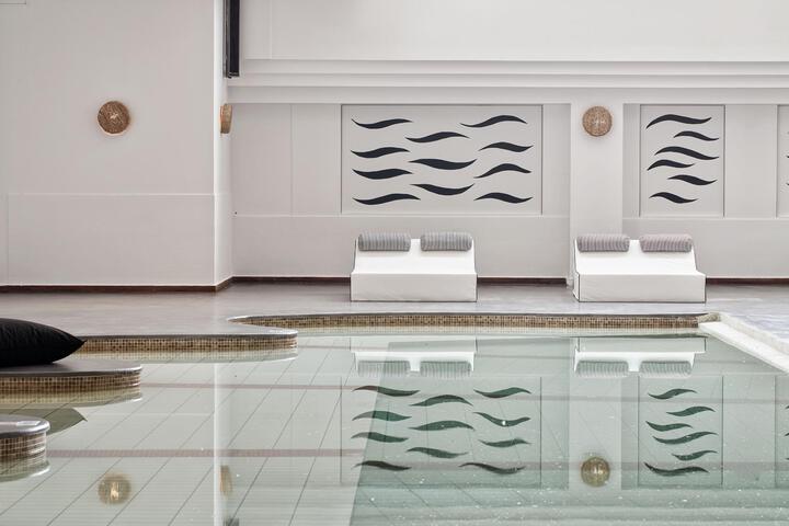 Pool Hotel