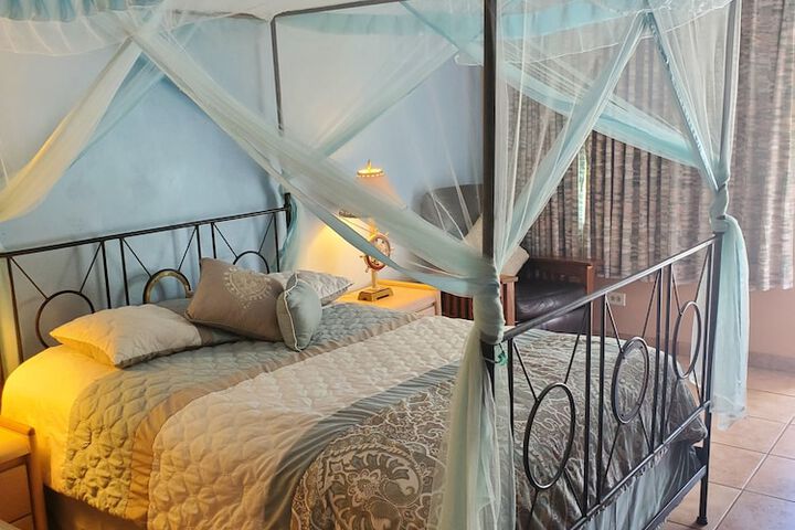 Basic Queen Bed (9 of 10)