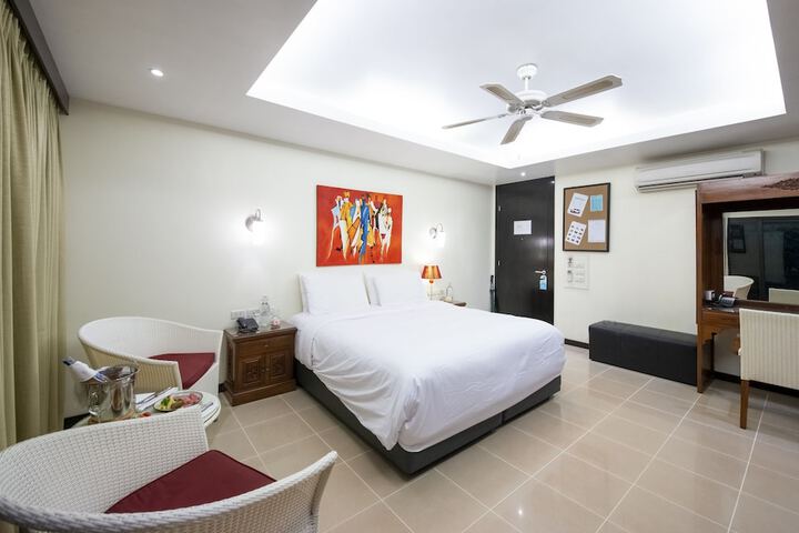 Room 17 of 46