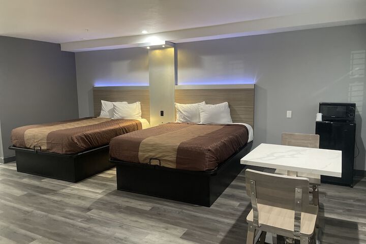 2 Queen Beds (3 of 18)