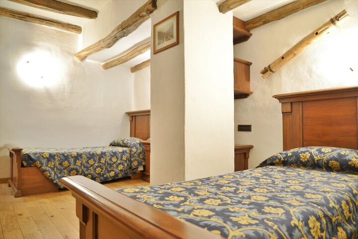Room 6 of 53