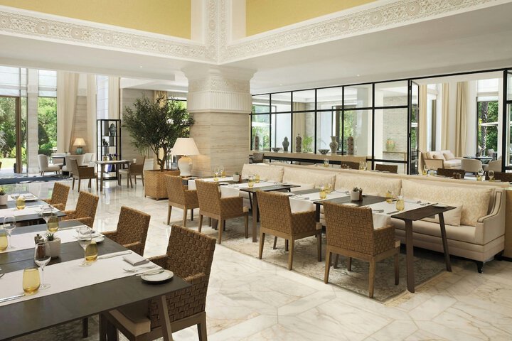Dining 76 of 102