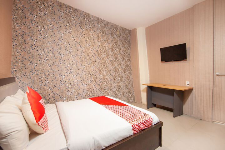 Room 15 of 32