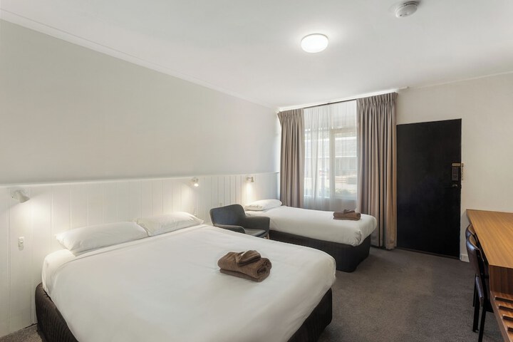 Room 8 of 73