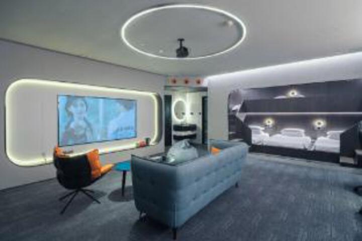 AK E-sports Concept Hotel (Wuhan Jianghan Road Pedestrian Street)