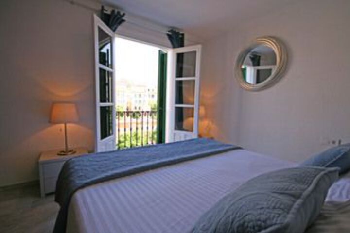 Room 13 of 27