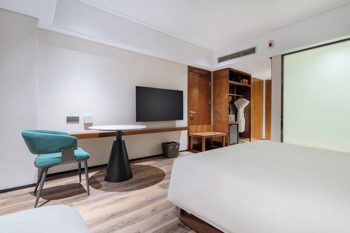 Room 13 of 109