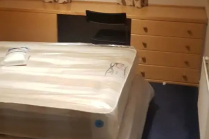 Room 7 of 9