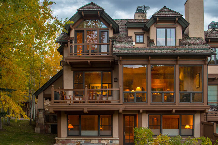 Hotel Exterior 55 of 76