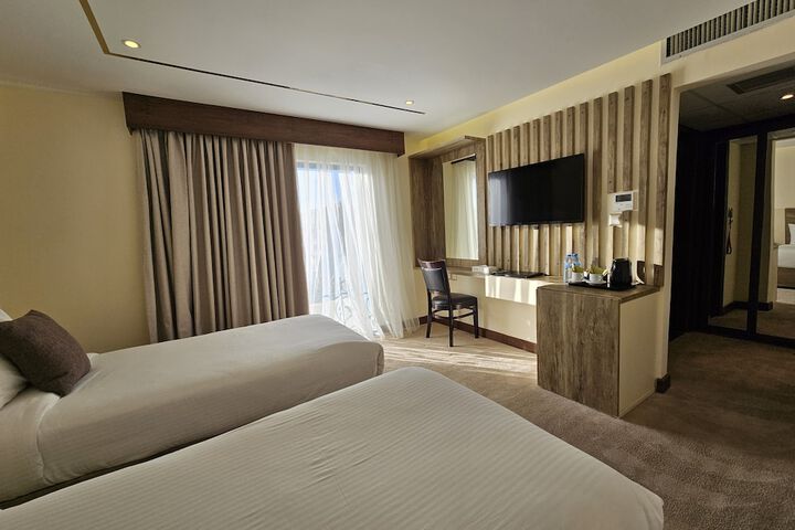 Room 6 of 31