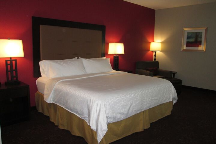 1 King Bed (22 of 32)